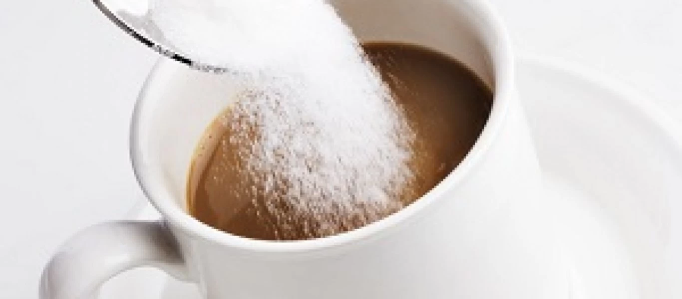 Ασπαρτάμη: Το γλυκαντικό που βρίσκεται σε 5.000 προϊόντα και συνδέεται με τον καρκίνο